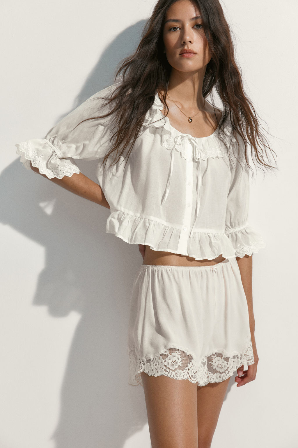 Blusa de algod?n con bordado ingl?s - H&m фото 4