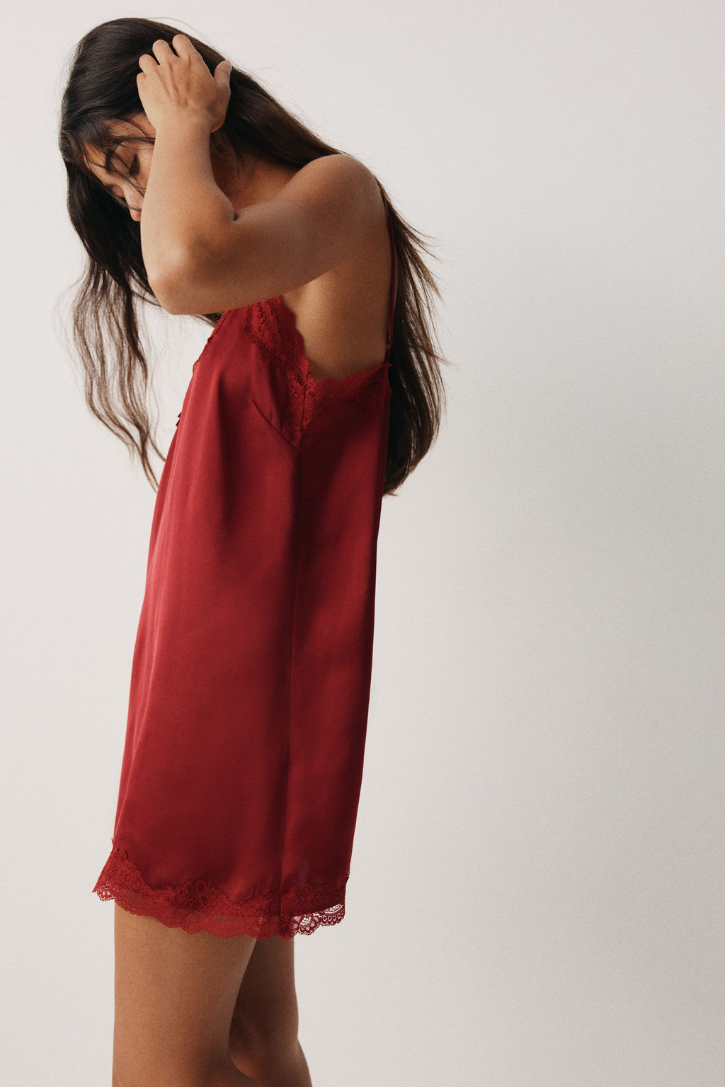 Camis?n lencero de sat?n con detalles de encaje - H&m фото 7