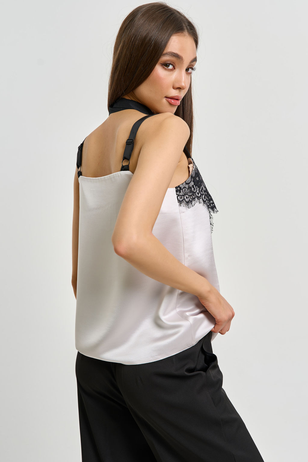 Топ на бретелях жемчужный