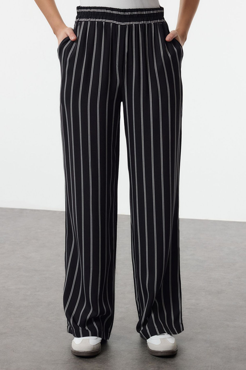 TRENDYOLMILLA Siyah Rahat Kesim Cizgili Genis Paca Dokuma Pantolon TWOSS25PL00008  фото 6