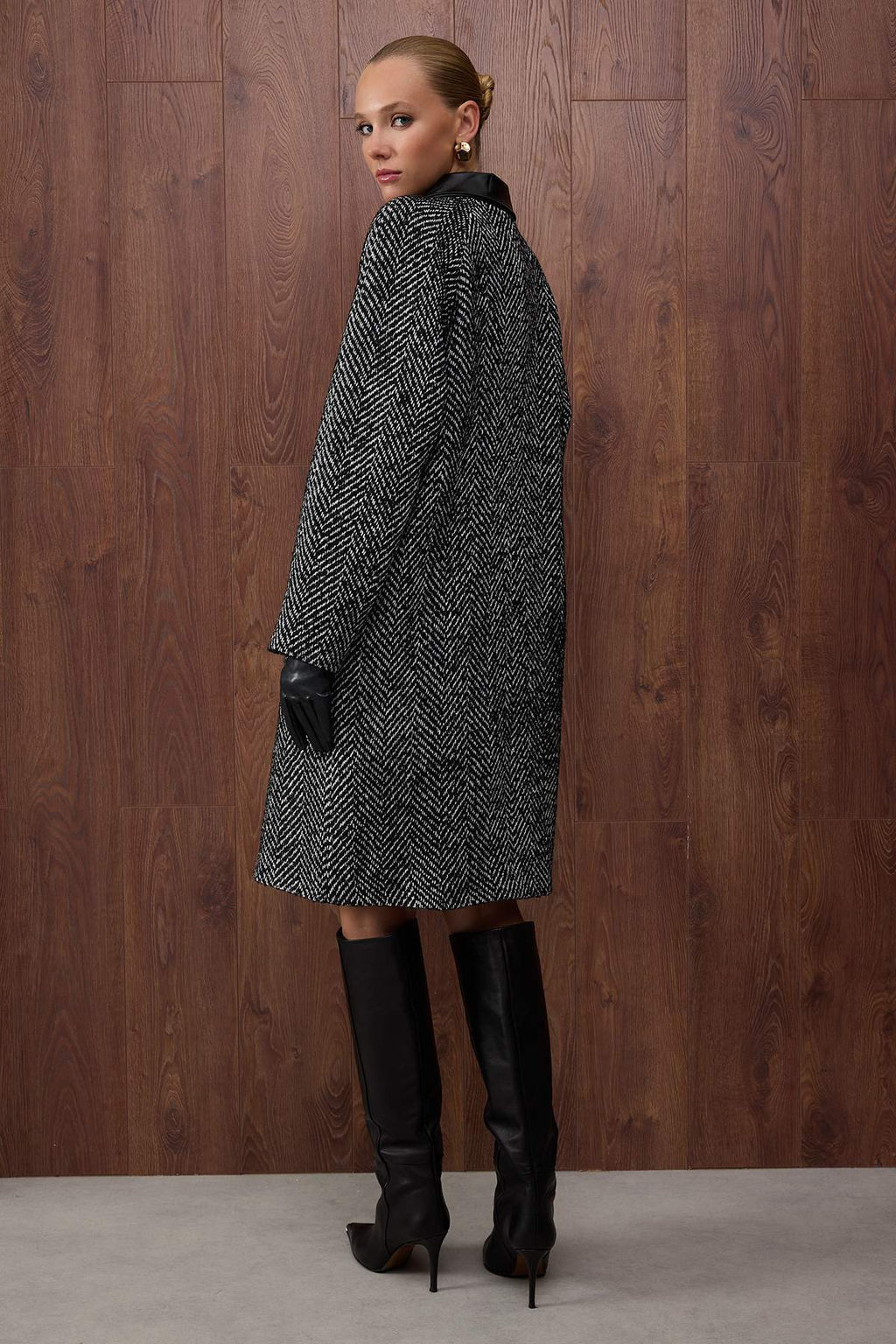 Ozel Koleksiyon Siyah Bal?ks?rt? Yaka Detayl? Mono Kapama Oversize Uzun Kase Kaban TWOAW26KB00043 - Trendyolmilla фото 2