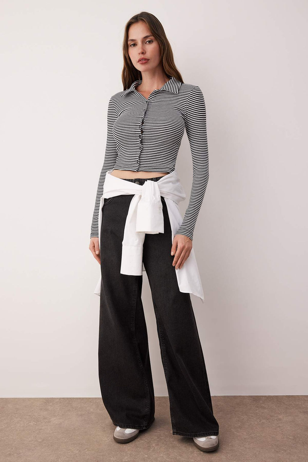 Siyah Cizgili Dugme Detayl? Vucuda Oturan Crop Polo Yaka Fitilli Esnek Orme Bluz TWOAW22BZ0522