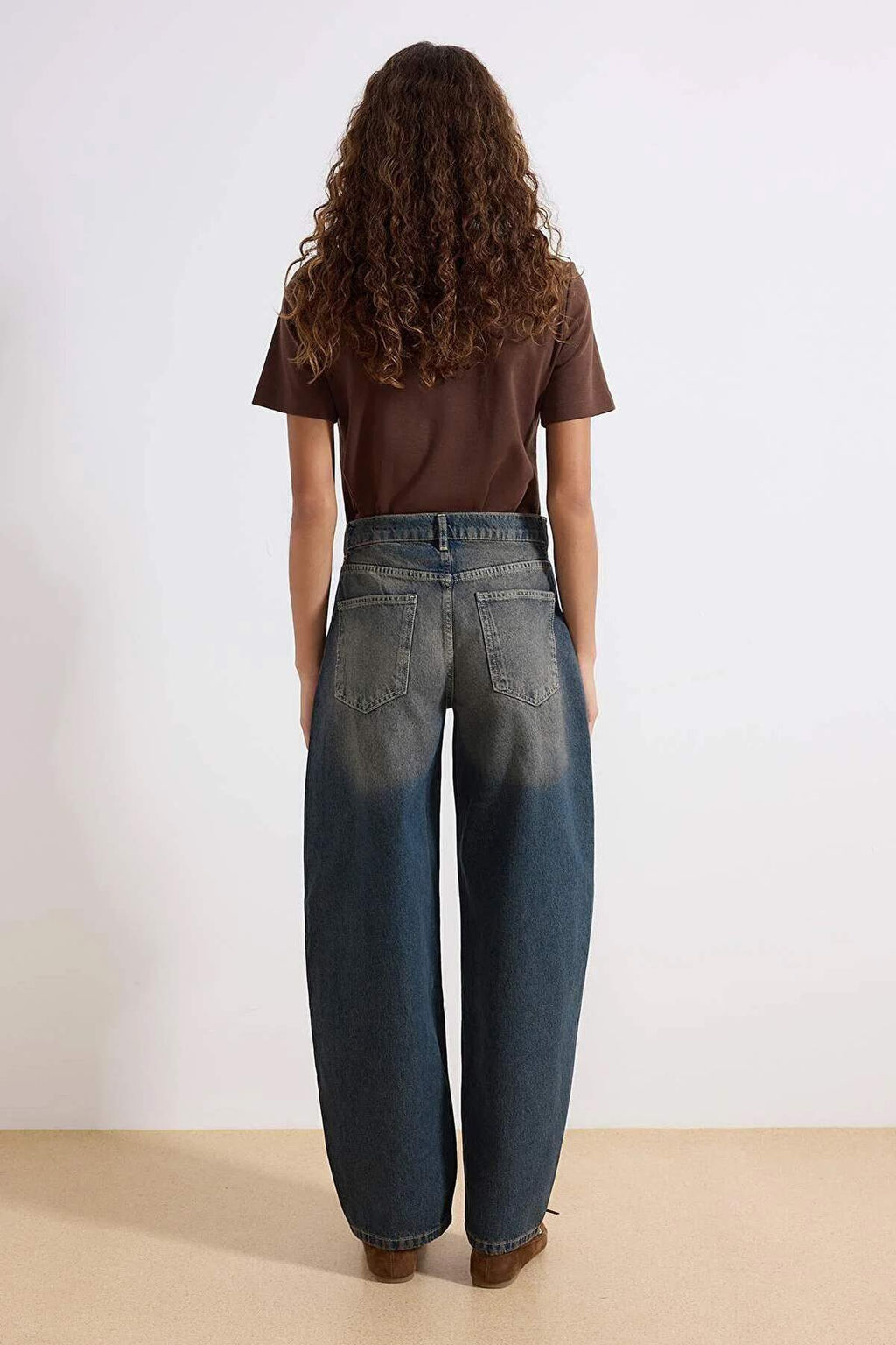 TRENDYOLMILLA Koyu Mavi More Sustainable Normal Bel Skater Jeans TWOAW25JE00140  фото 9