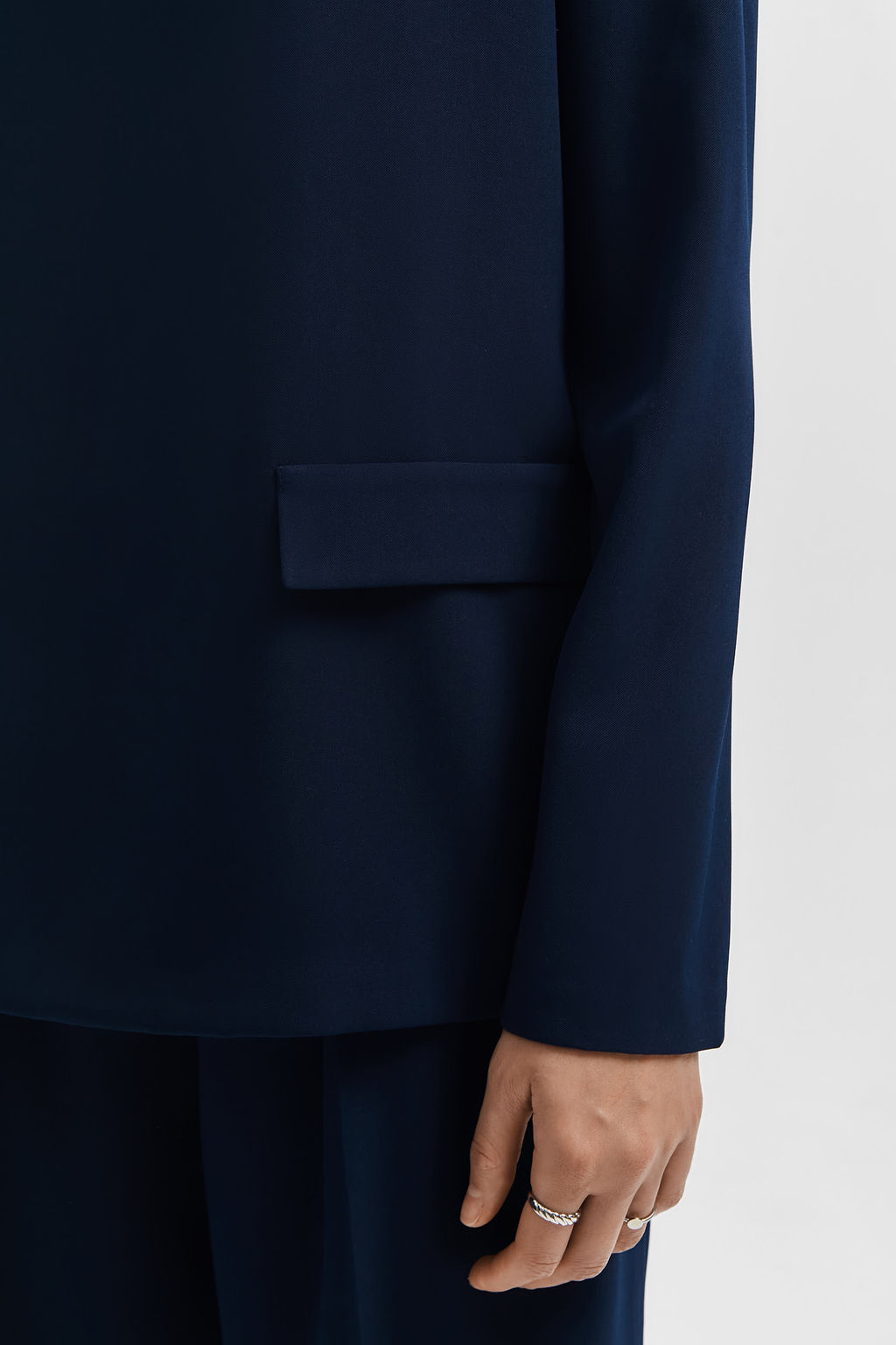 Блузка оверсайз силуэта из костюмной ткани - Mollis фото 4