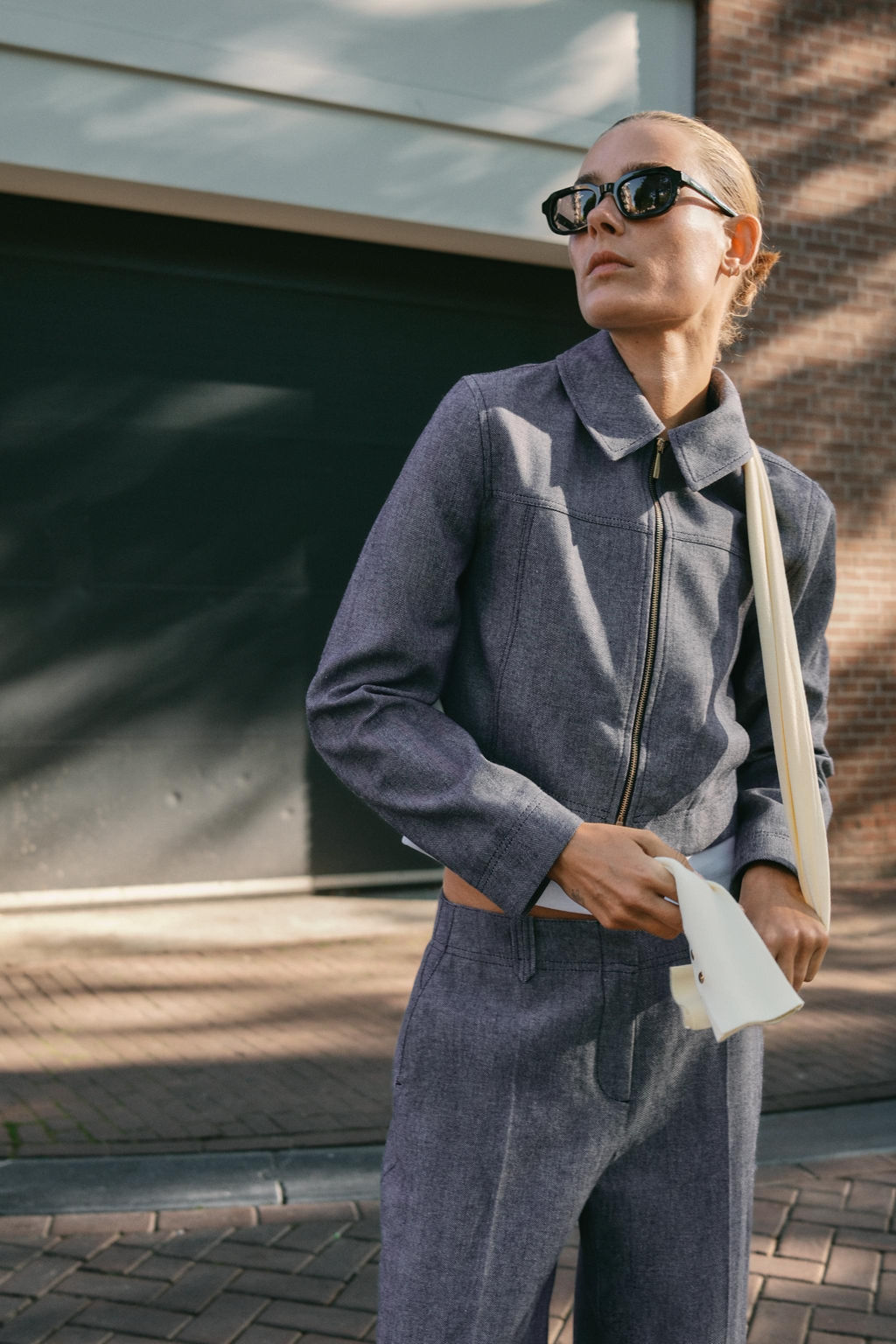 ZIP-UP BLAZER