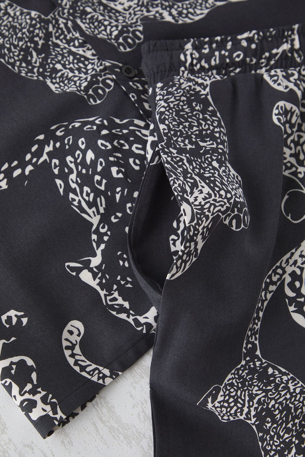 TRENDYOL MAN Siyah Regular Fit Bask?l? Dokuma Sortlu Pijama Tak?m? TMNSS25PT00027 - Trendyolmilla фото 6
