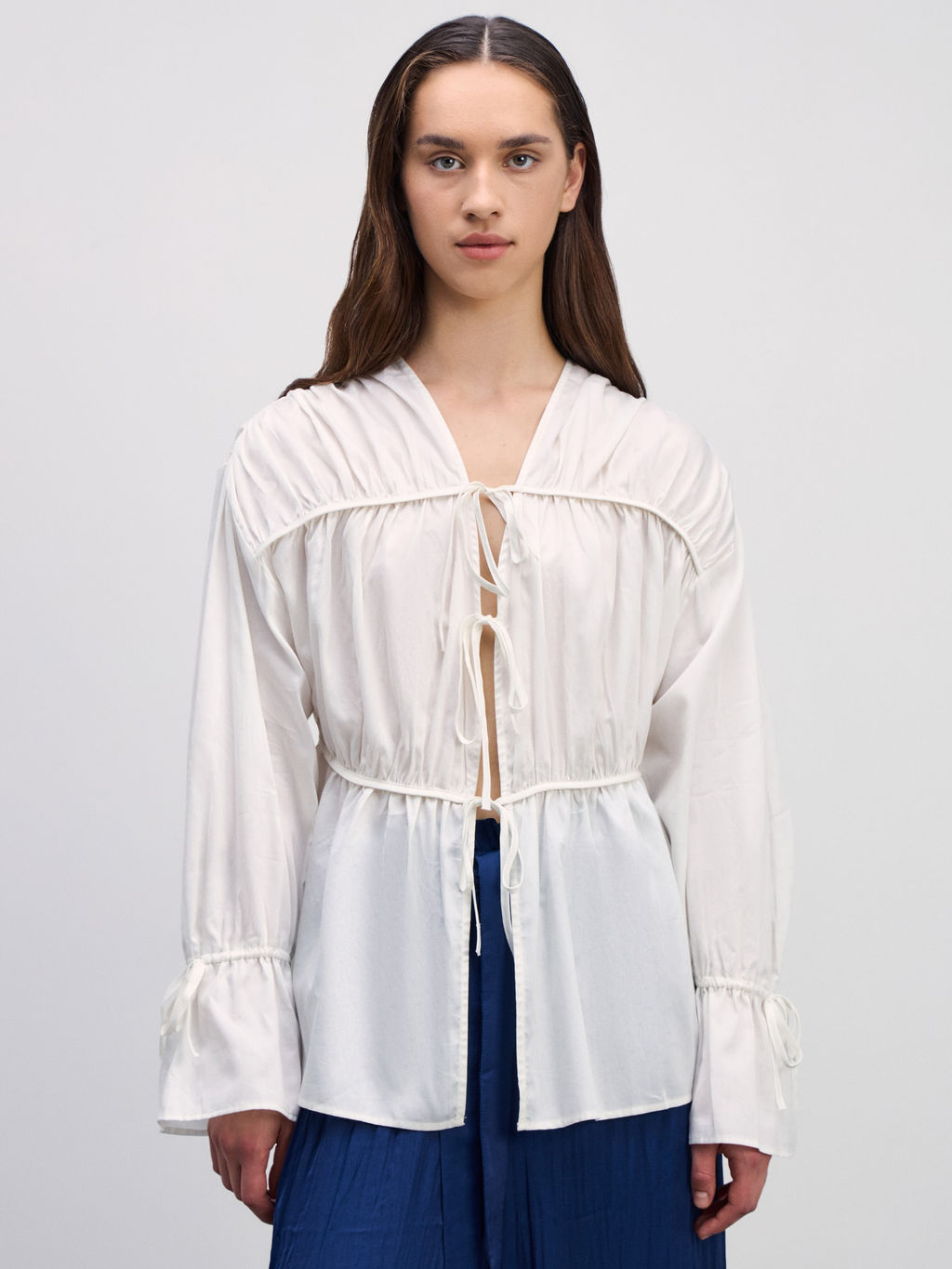 Свободная хлопковая блузка на завязках / Zarina  фото 6