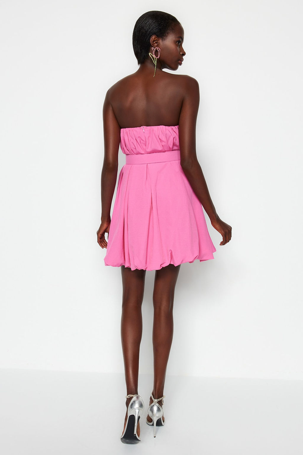 TRENDYOLMILLA Pembe A-Kesim Balon Etek Kemer Detayl? Dokuma Poplin K?sa S?k Abiye Elbise TPRSS23EL00576  фото 6