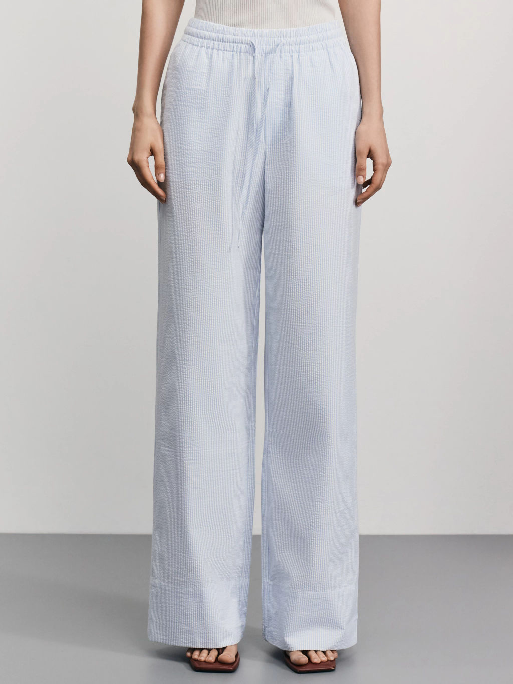 Широкие брюки из фактурного хлопка / Zarina  фото 2