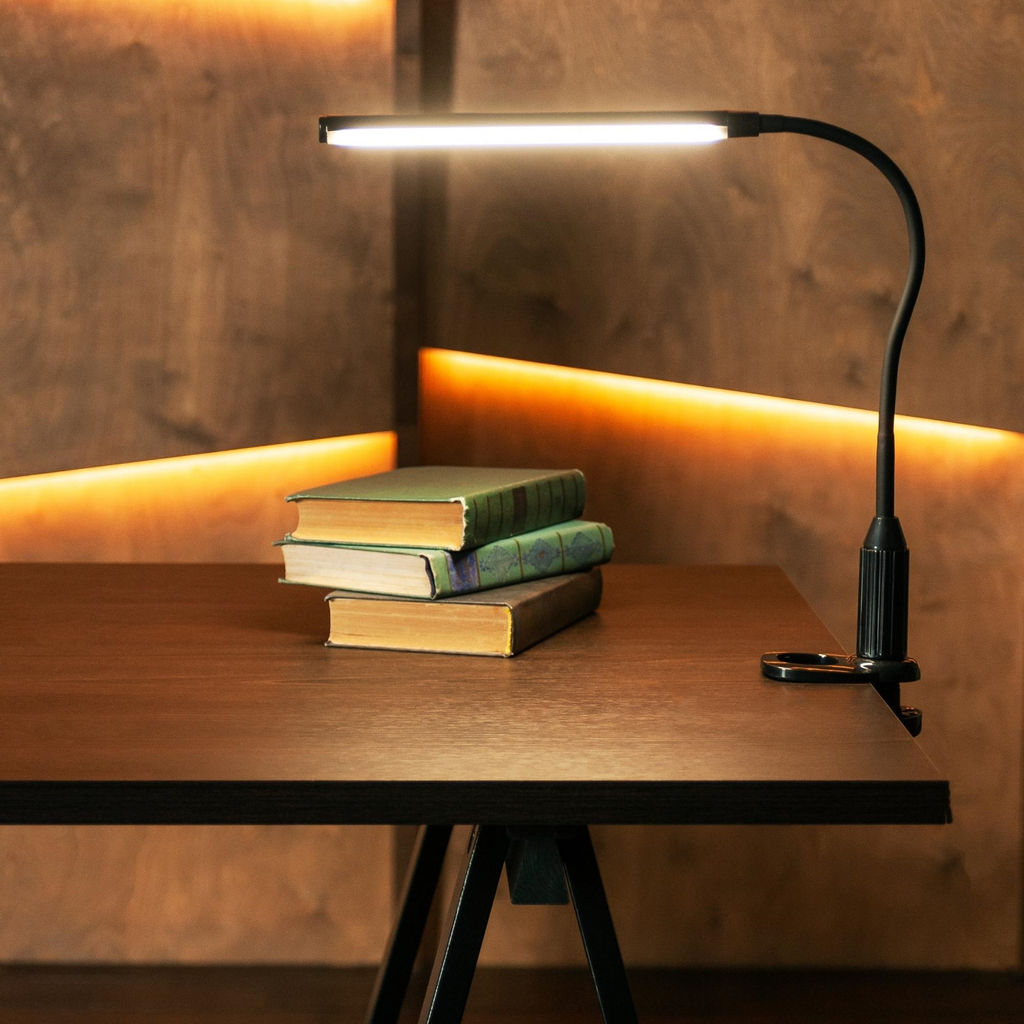 TLD-572 Black/LED/500Lm/4500K/Dimmer Светильник настольный светодиодный на струбцине, 7W. Сенсорный выключатель. Диммер. Черный. ТМ Uniel - Volpe фото 12