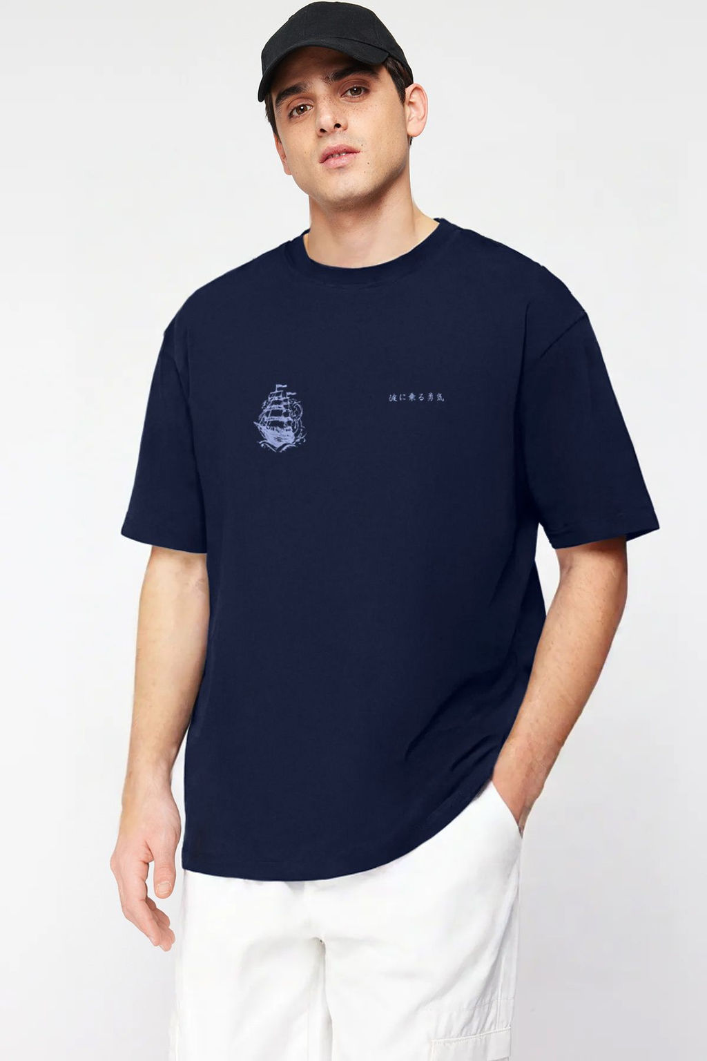 Trendyolmilla Man Beyaz Oversize/Genis Kesim Gemi S?rt Bask?l? %100 Pamuk T-Shirt TMNSS25TS00132  фото 2