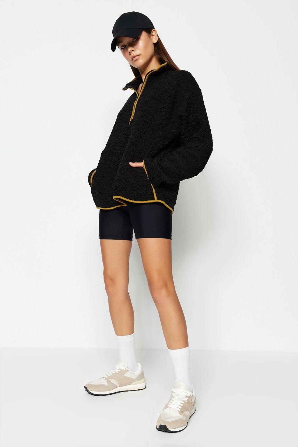 Siyah Pelus Orme Spor Sweatshirt THMAW23SW00021