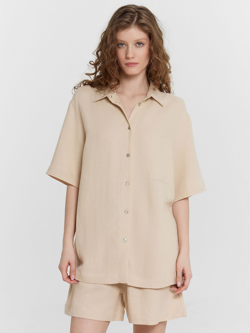 Комплект женский бежевый: рубашка и шорты