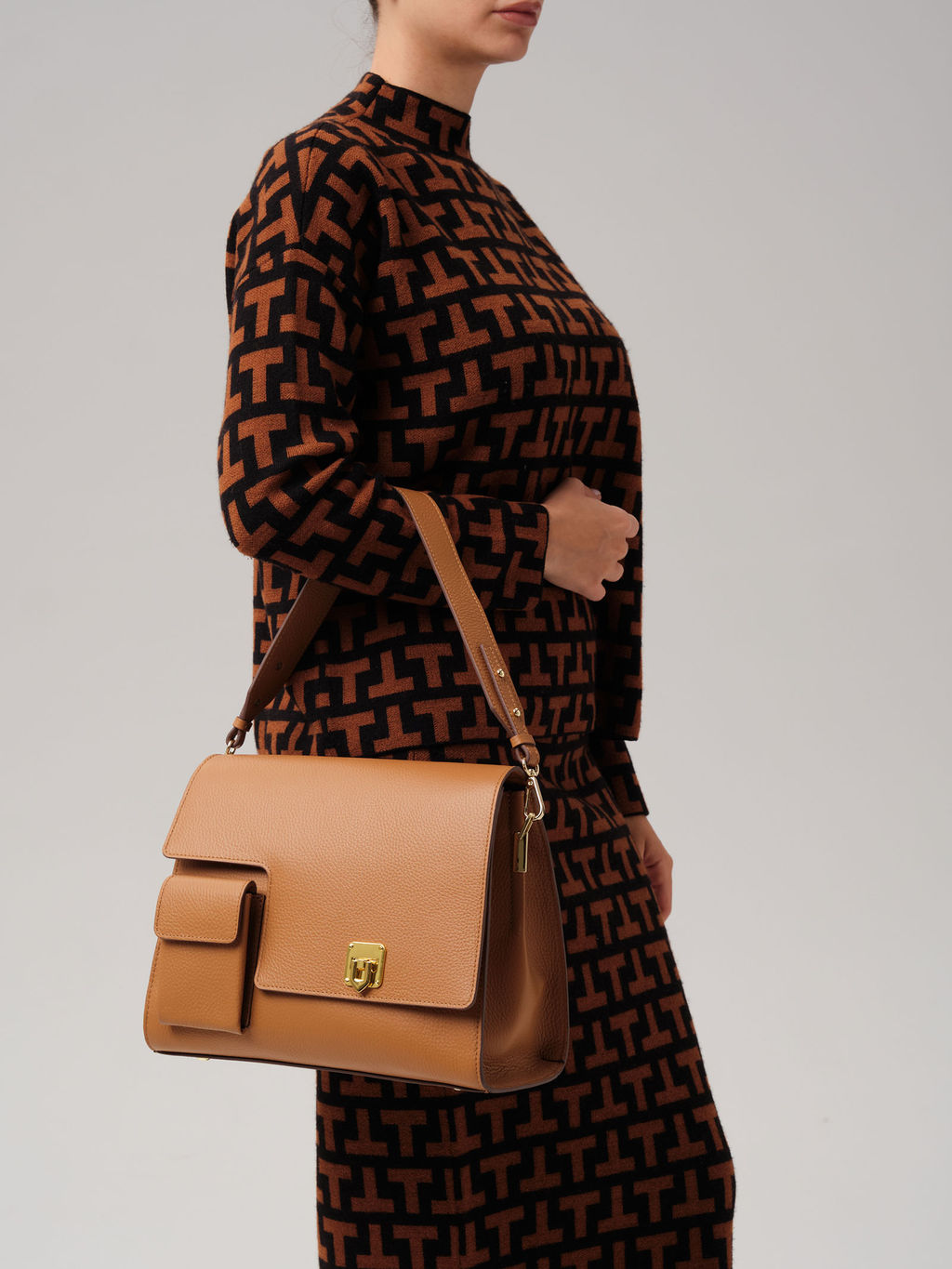 Кожаная сумка Deboro 31104 коричневый лист