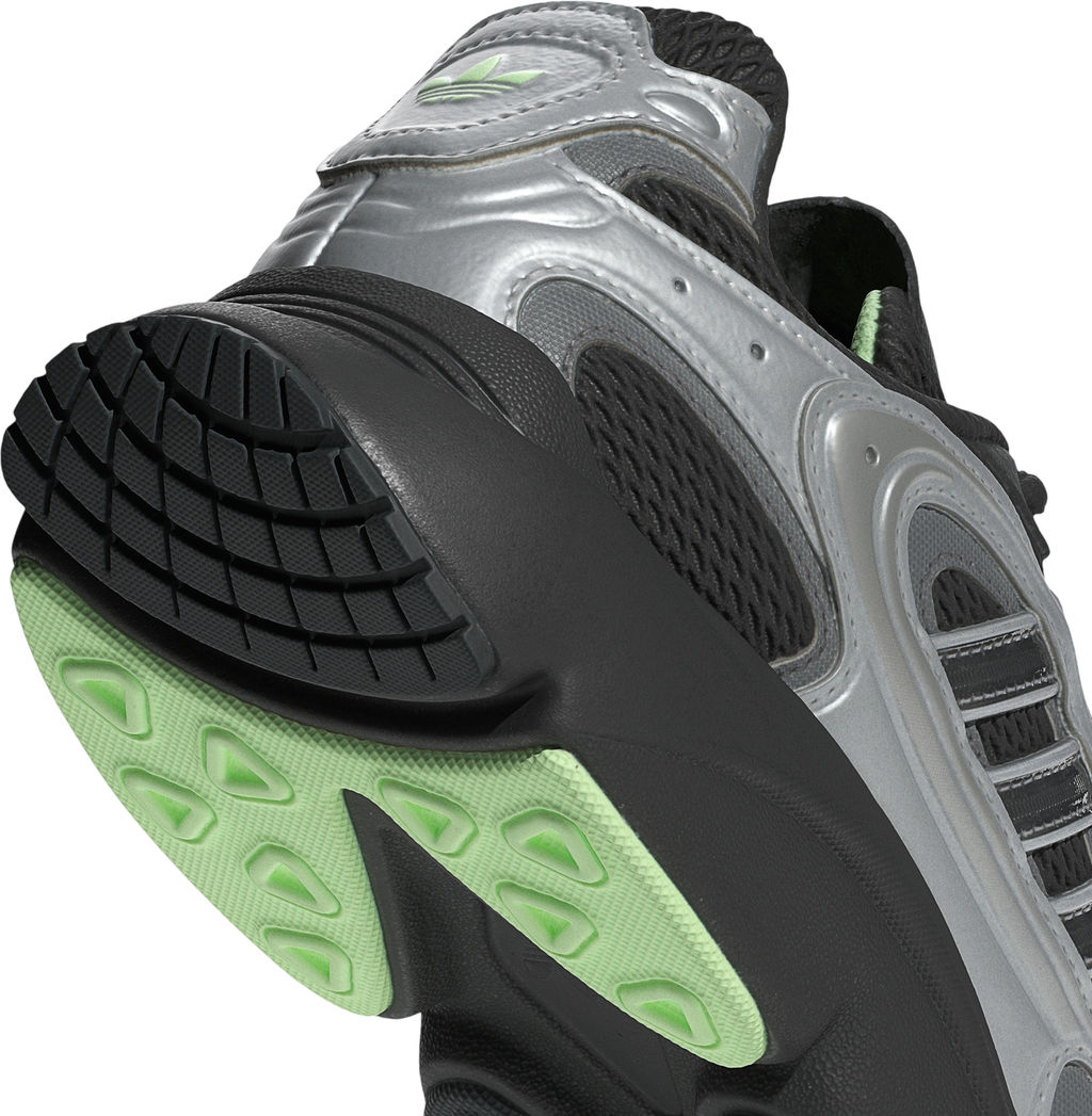 Кроссовки женские