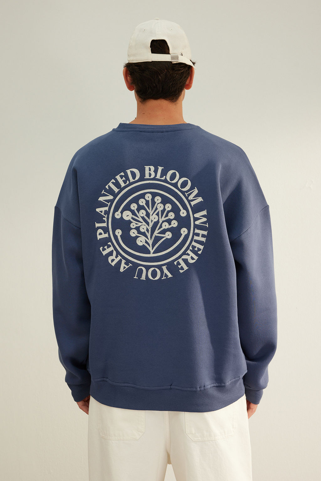 Indigo Oversize/Genis Kesim Cicek Nak?sl? Ici Polar/S?cak Tutan Sweatshirt TMNAW24SW00012