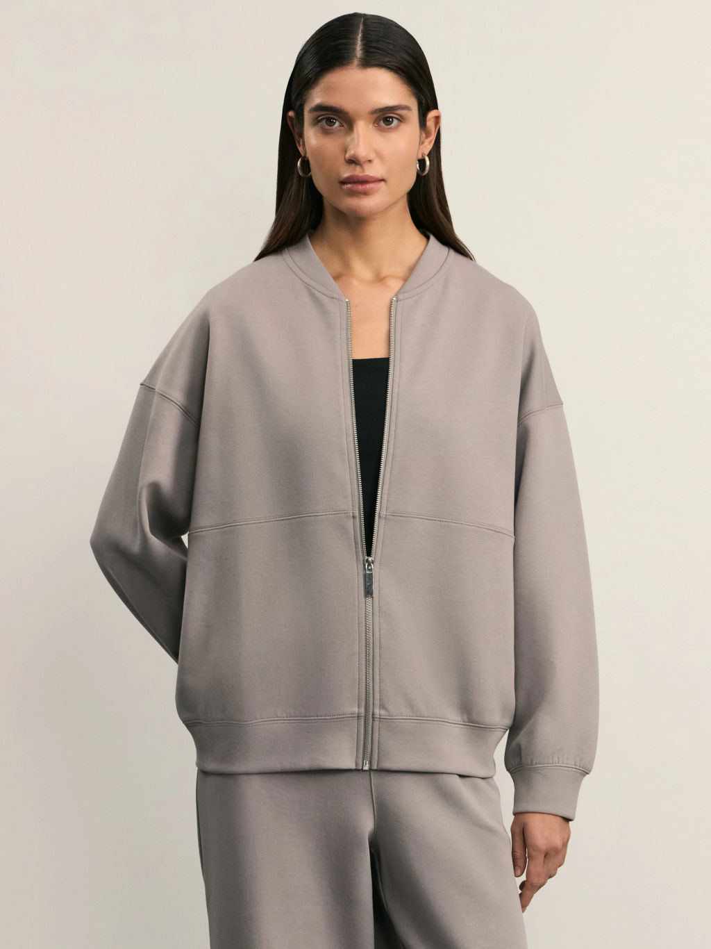 Толстовка на молнии с декоративными швами / Zarina