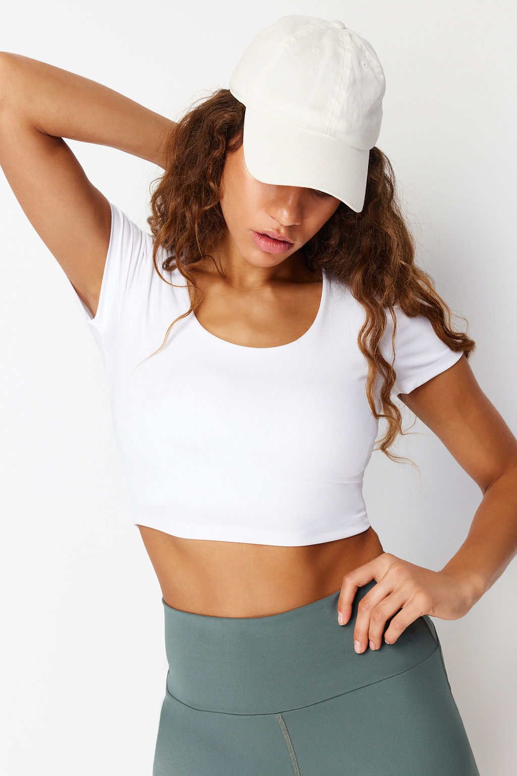 Trendyolmilla Beyaz 2 Katl? Ici Pedli Spor Sutyenli Crop Orme Spor Ust/Bluz THMSS24BZ00003