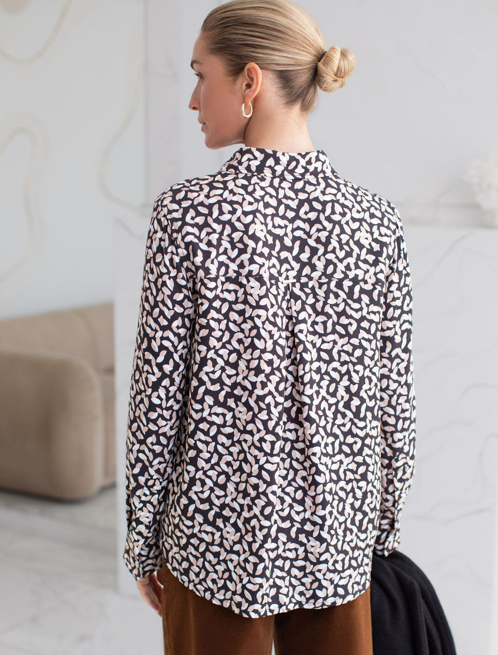 D29.269 Блузка женская черный-бежевый