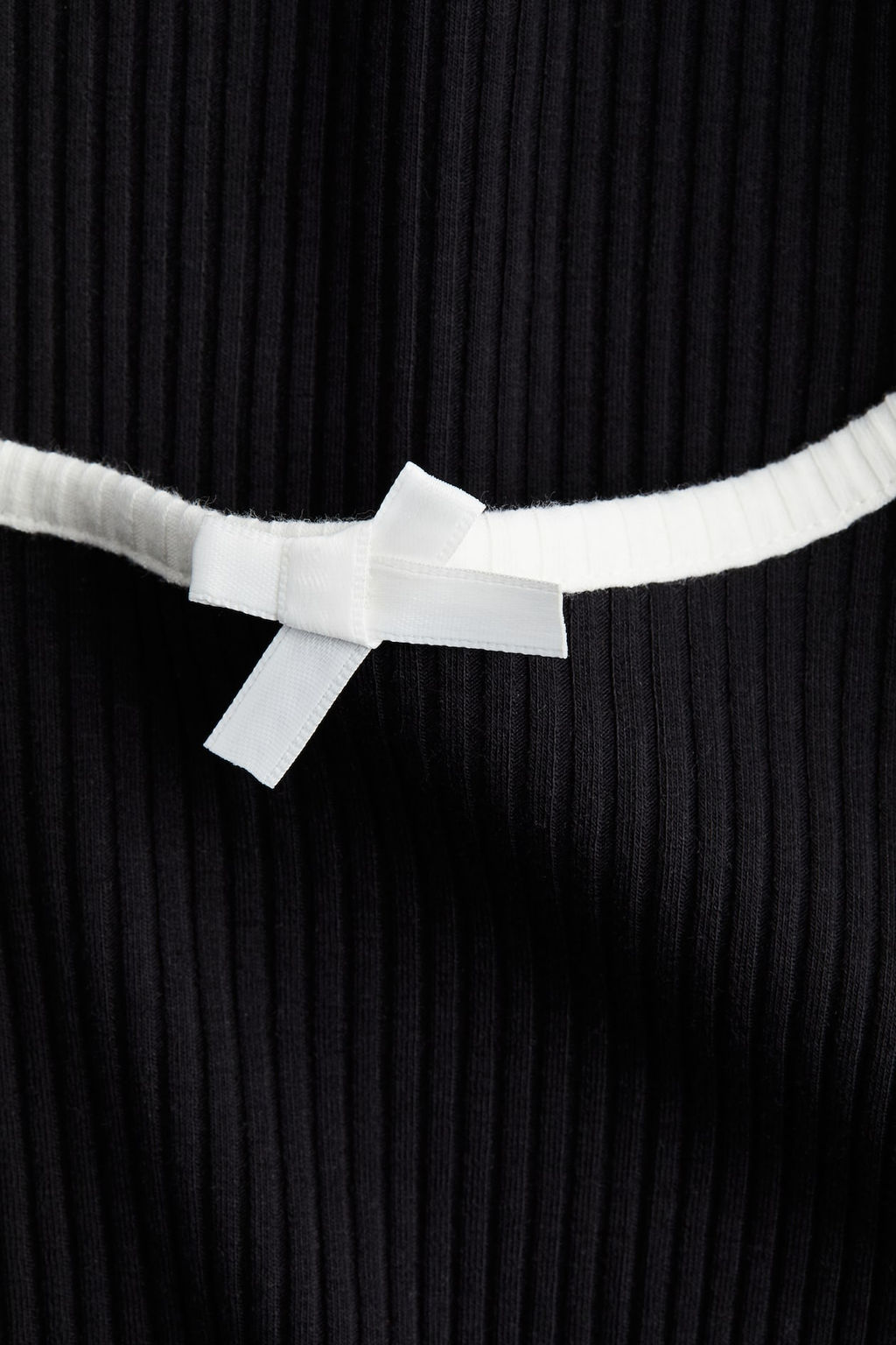 Top de canale con detalles sobrehilados - H&m фото 2