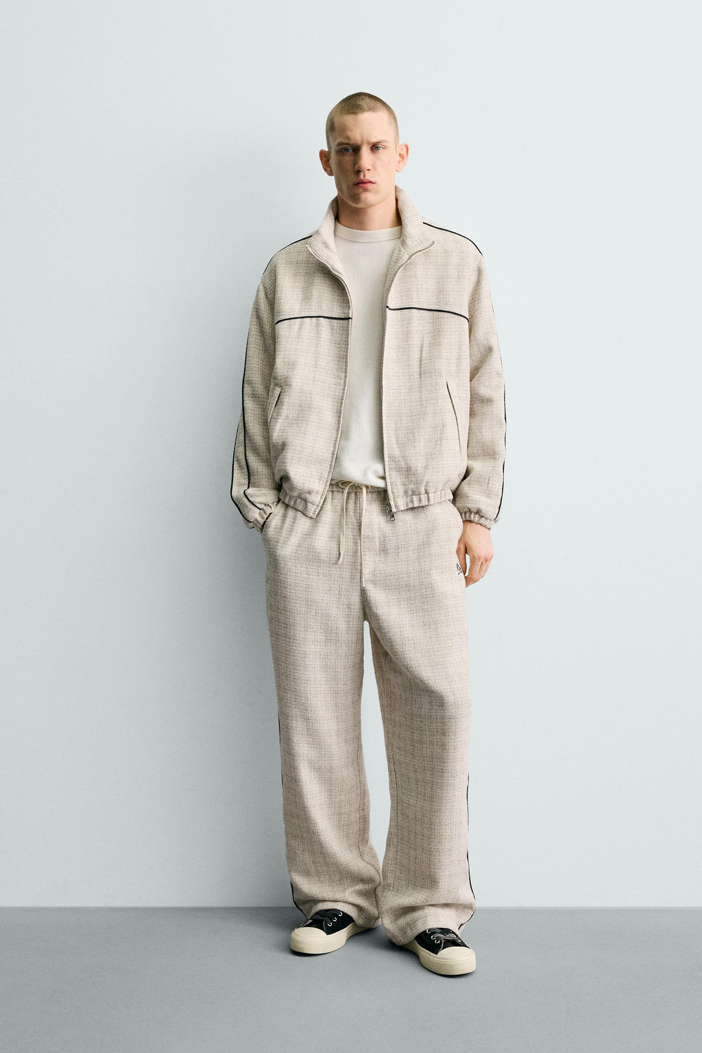 PANTAL?N JOGGER ESTRUCTURA BANDA CONTRASTE / Crudo