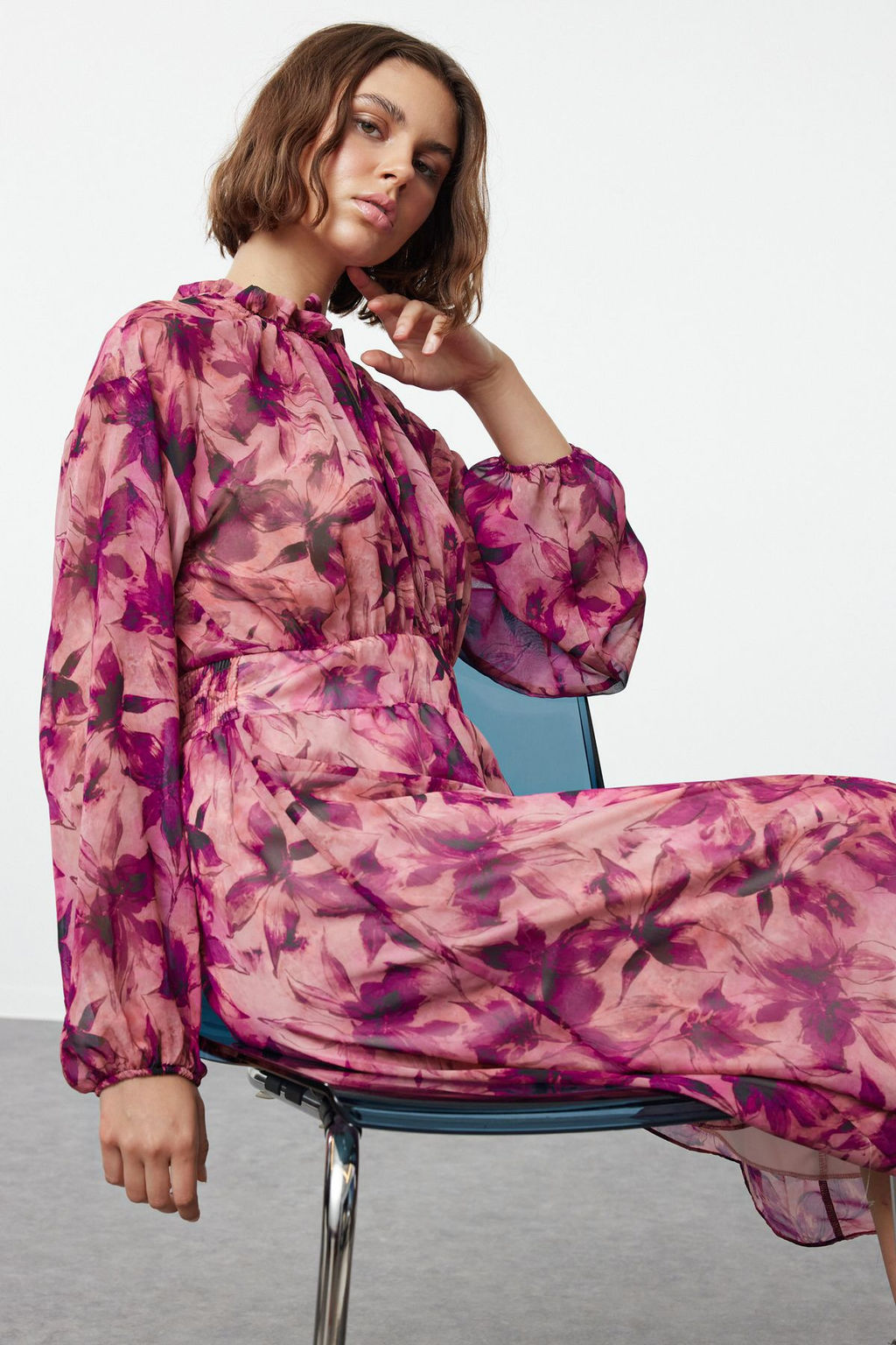 Trendyolmilla Cok Renkli Cicekli Etegi Belden Ac?lan Maxi Astarl? Dokuma K?sl?k Elbise TWOAW25EL00179 фото 7