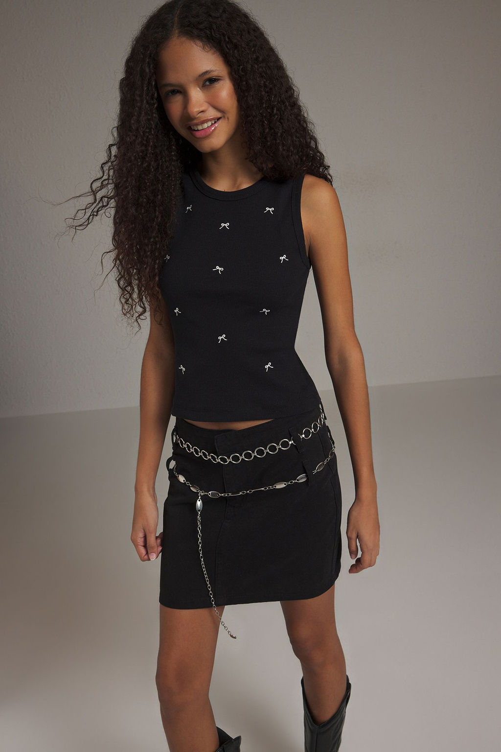 Siyah Nak?sl? Fiyonk Detayl? Fitted/Vucuda Oturan Orme Atlet TWOSS25AL00023