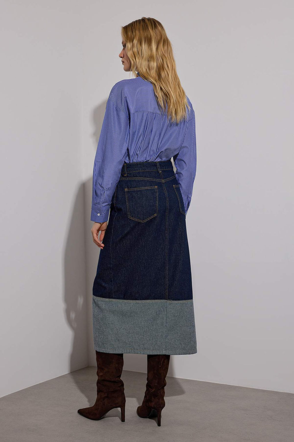 Limited Edition Koyu Mavi Asimetrik Kapama Midi Denim Etek TWOAW26ET00063 - Trendyolmilla фото 4