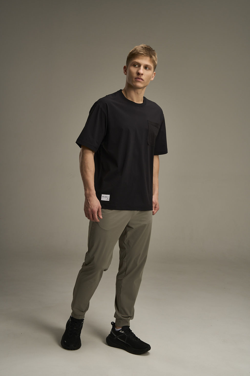 Футболка Черный COMMUTE SS Woven Tee