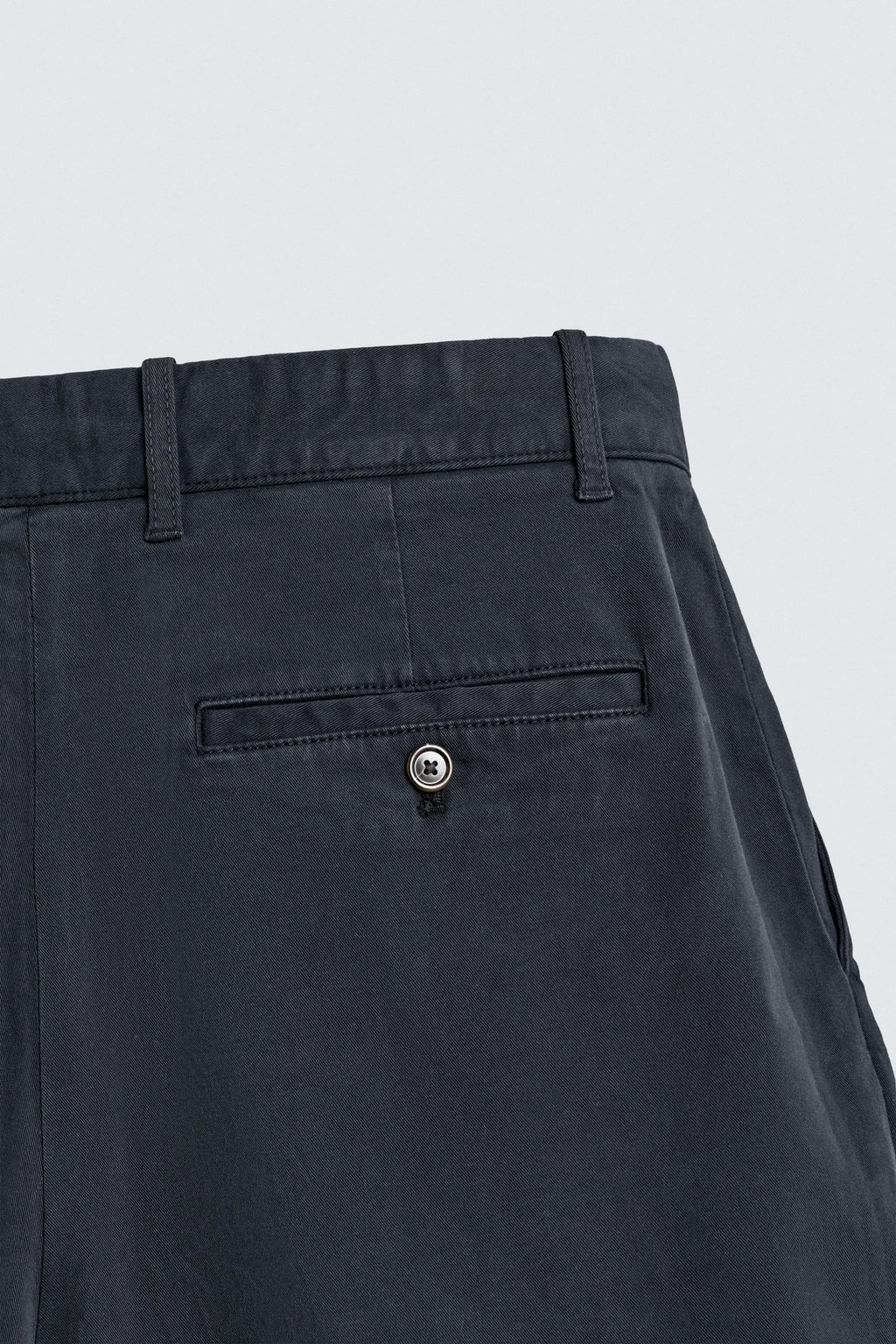 BERMUDA CHINO REGULAR FIT PLIEGUES / Marino