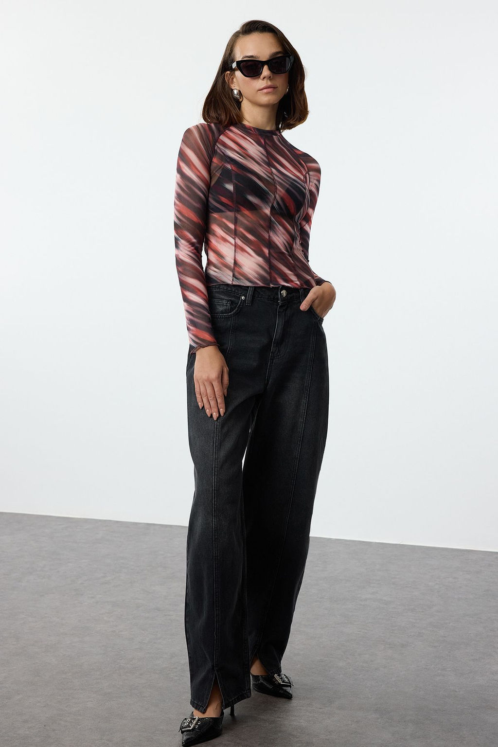 Kahverengi Karyoka Dikisli Soyut Desenli Slim/Vucuda Oturan Crop/K?sa Orme Bluz TWOAW25BZ00219