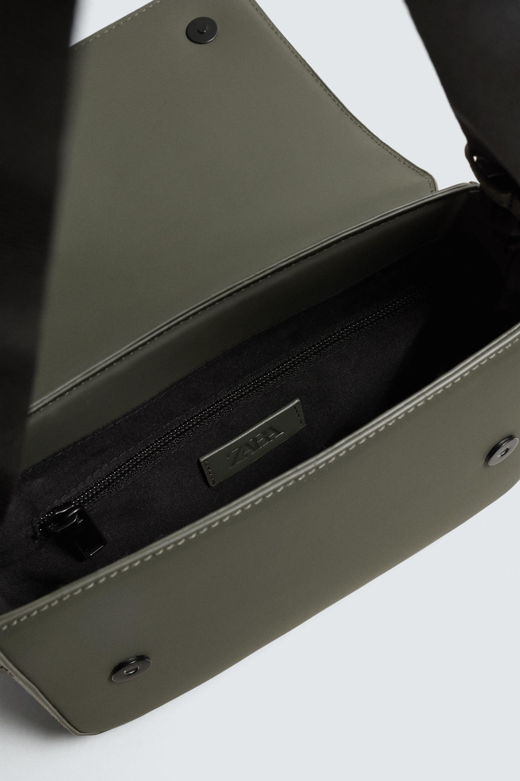 RUBBERISED TEXTURED CROSSBODY BAG - Zara фото 6