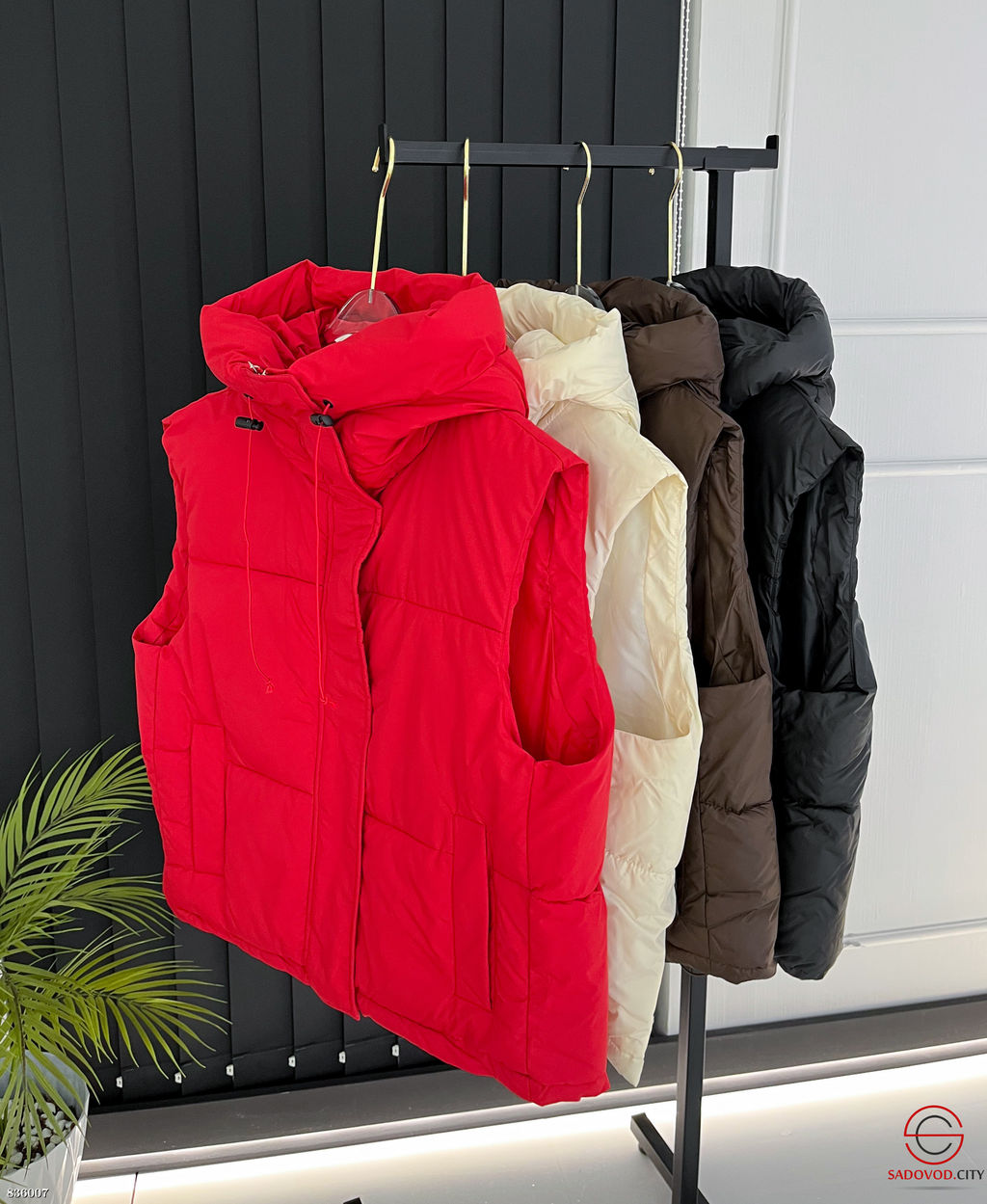 Жилетка женская с капюшоном - Bruno фото 5