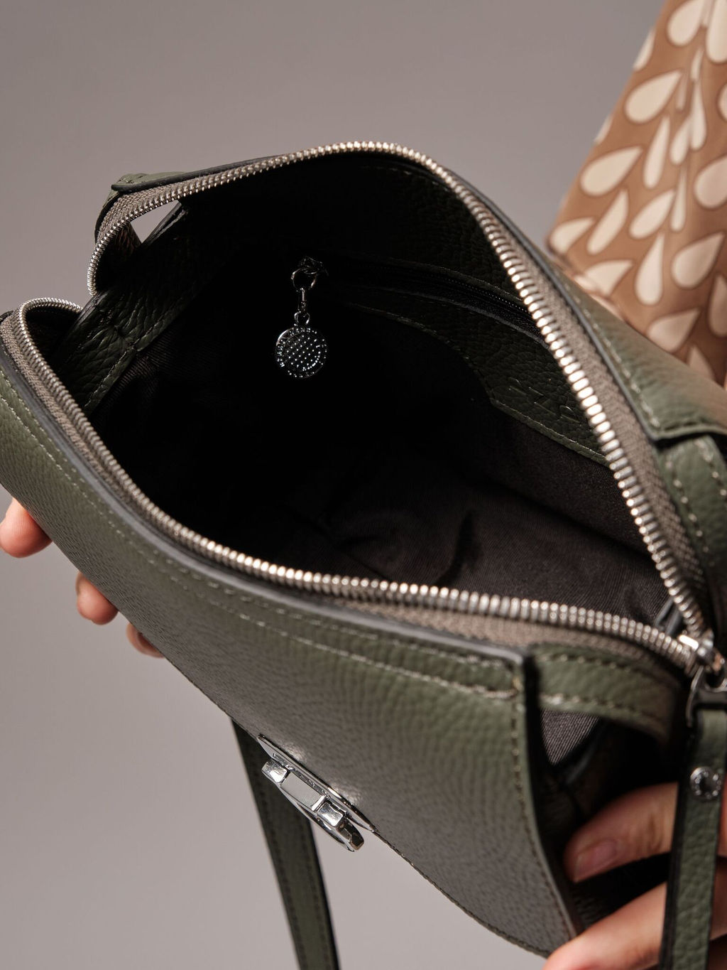 Сумка кожаная через плечо Azaro 3684 зеленый мох