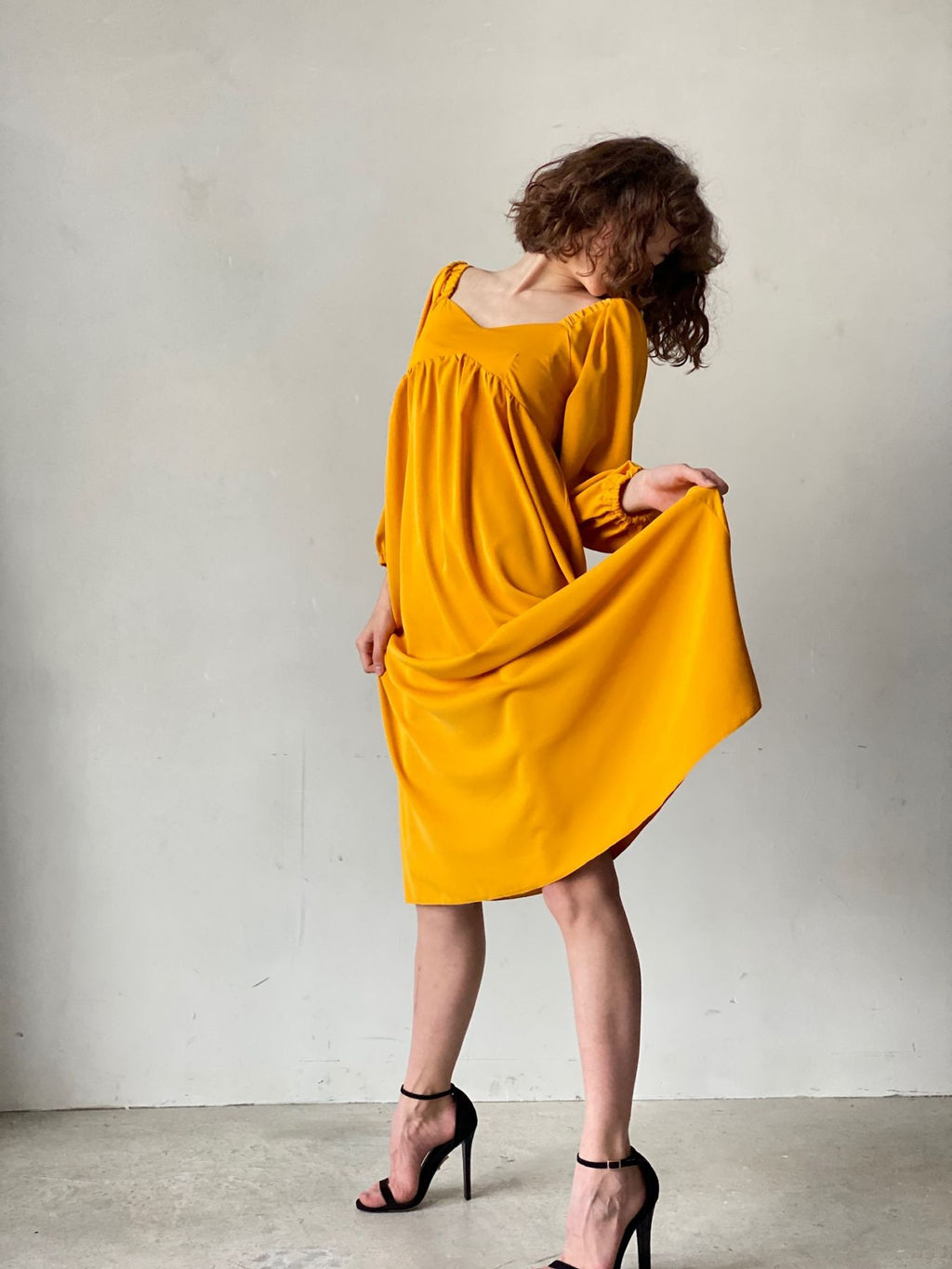 Платье-миди с пышными рукавами в цвете манго - Martichelli фото 46