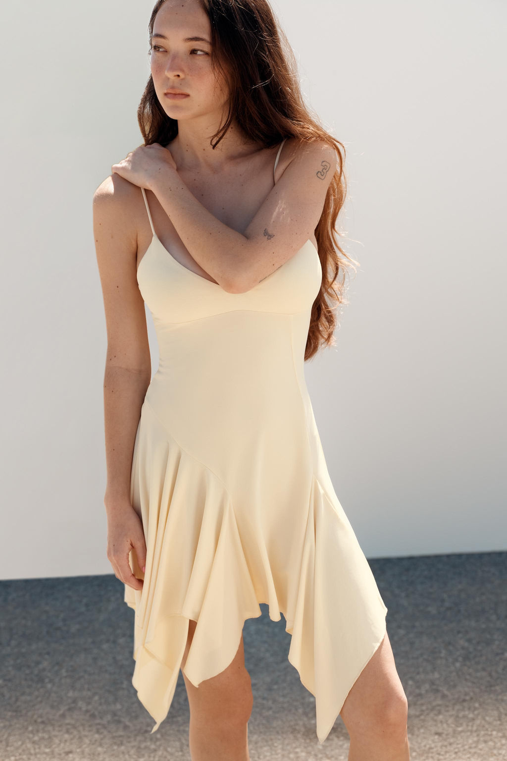 VESTIDO TIRANTES ASIM?TRICO / Amarillo - Zara фото 2