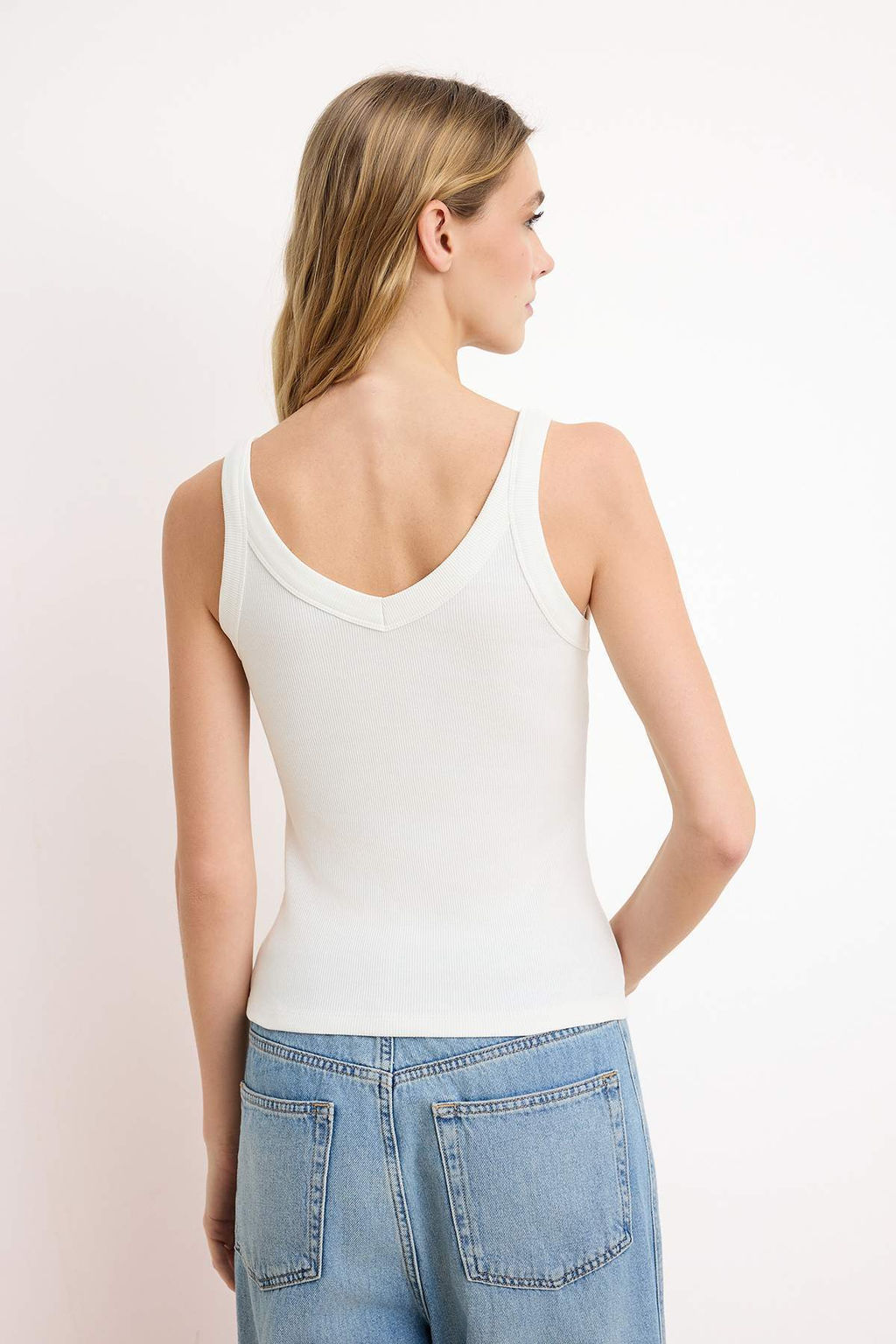 Ekru Regular V Yaka Kal?n Ask?l? Kolsuz Fitilli Esnek Orme Atlet TWOSS26AL00027