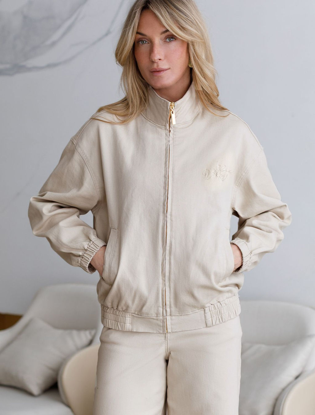 Бомбер Vilatte джинсовый на молнии бежевый  фото 6