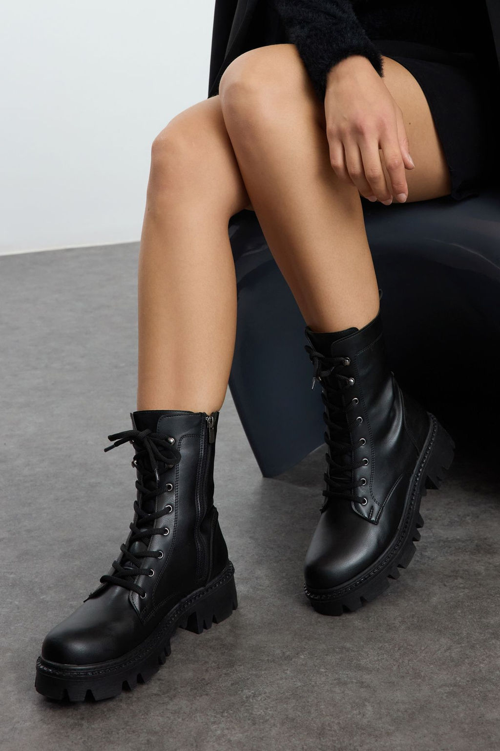 Trendyolmilla Shoes Siyah Fermuar ve Bagc?k Detayl? Kad?n Postal Bot TAKAW25BO00025  фото 6