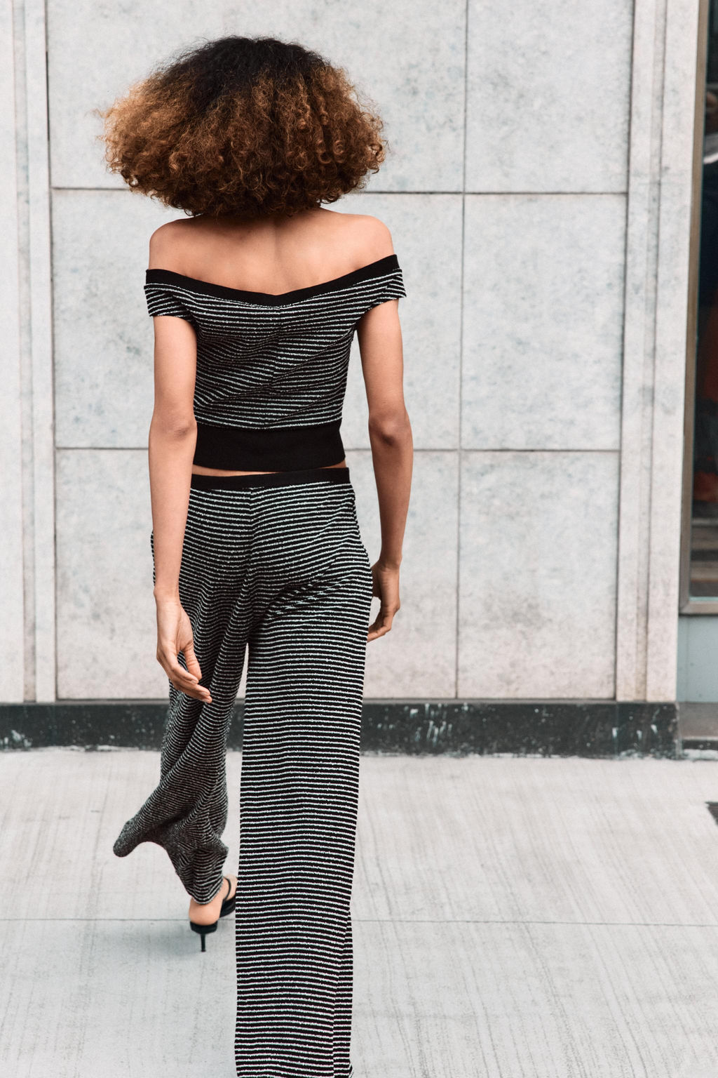 TOP BOUCL? RAYAS / Negro / Crudo - Zara фото 4