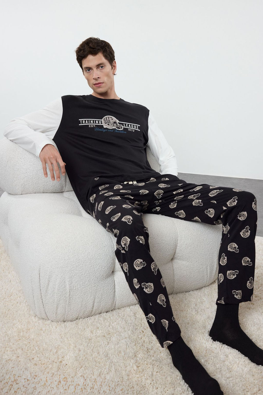 Trendyolmilla Man Erkek Siyah Bask?l? Regular Fit Orme %100 Pamuk Pijama Tak?m? TMNAW25PT00000