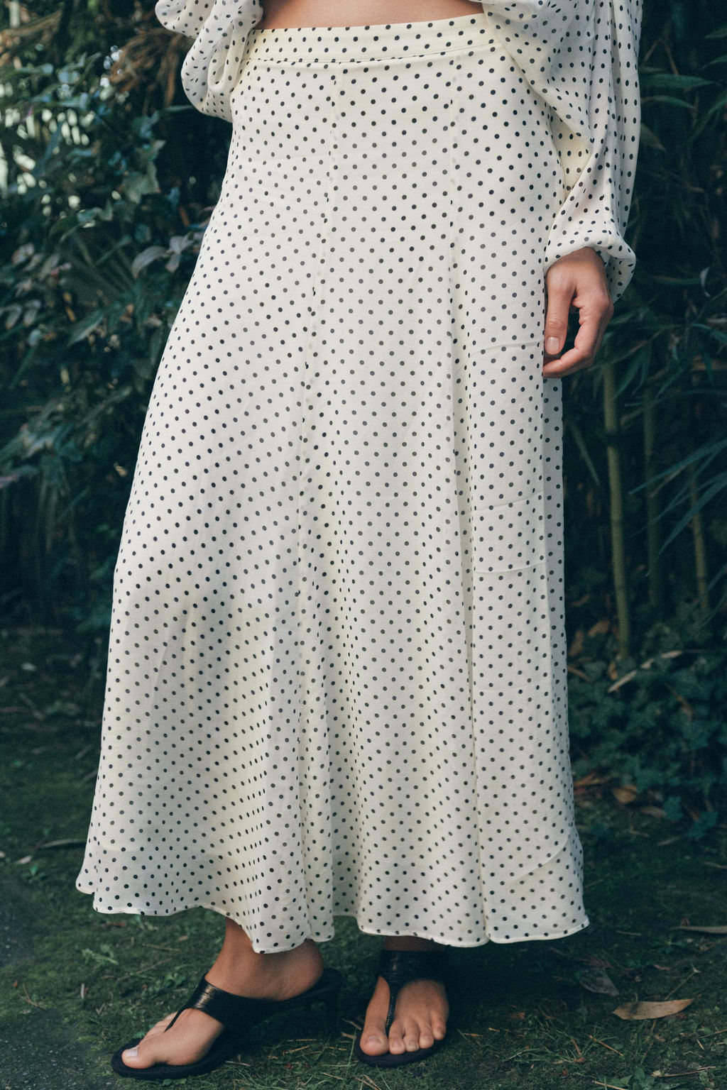 FALDA MIDI LUNARES ZW COLLECTION / Blanco / Negro - Zara фото 2