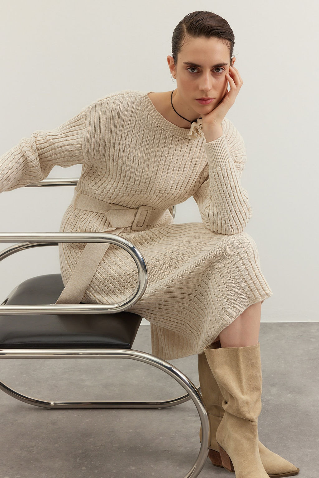 TRENDYOLMILLA Antrasit Mini Triko Kemerli Elbise TWOAW23EL00444 фото 6