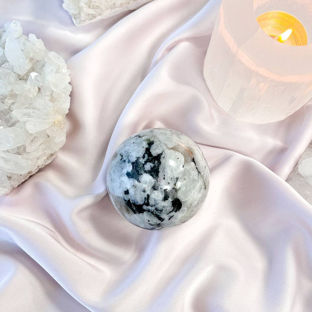 Радуга Самоцветов Шар из Лунного камня с включением Турмалина фото 3