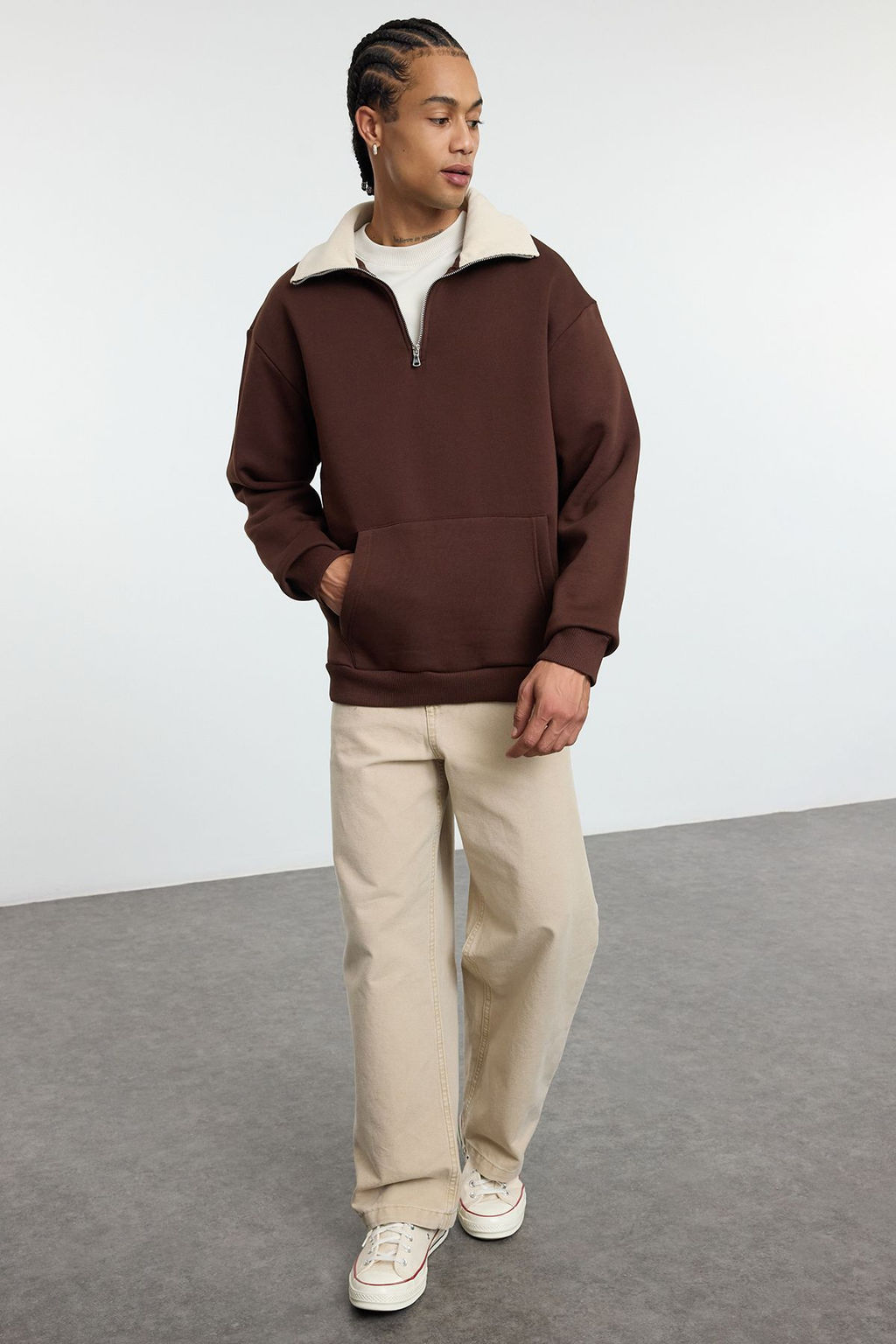Kahverengi Oversize/Genis Kesim Dik Yaka Fermuarl? Ici Polarl?/S?cak Tutan Sweatshirt TMNAW25SW00081
