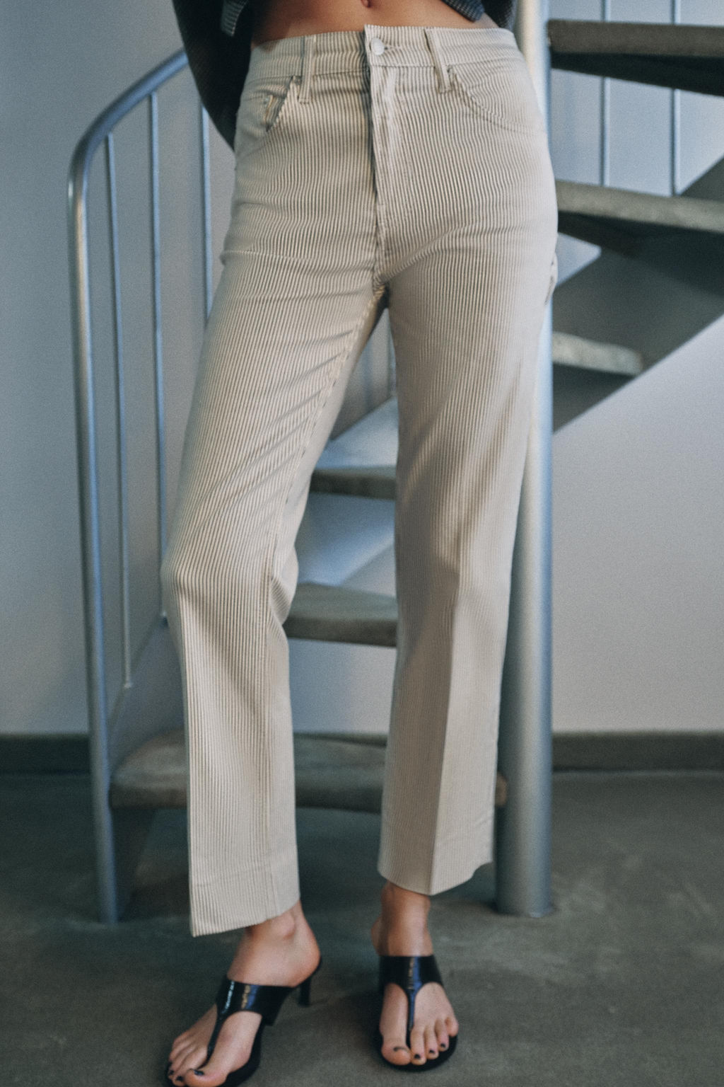 JEANS ZW COLLECTION BOOTCUT CROPPED FLARE TIRO MEDIO / Crudo / Vigor? - Zara фото 2