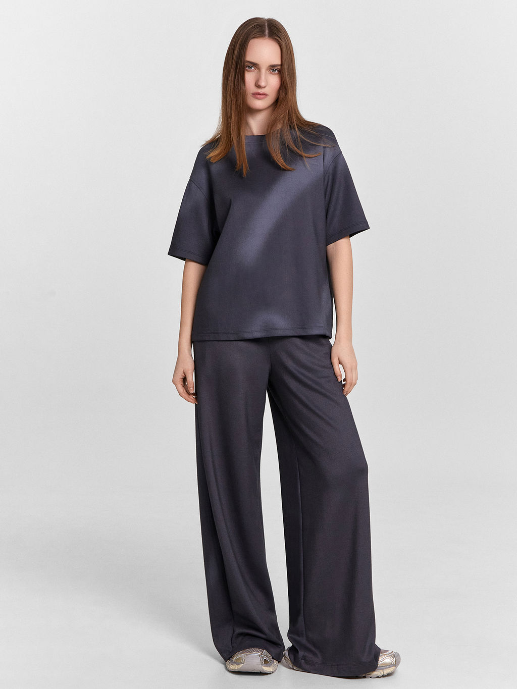 Комплект женский графитовый: брюки и футболка графит 192532