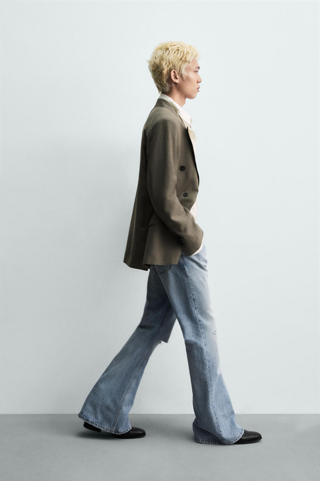 JEANS FLARE FIT ROTOS / Azul claro - Zara фото 6