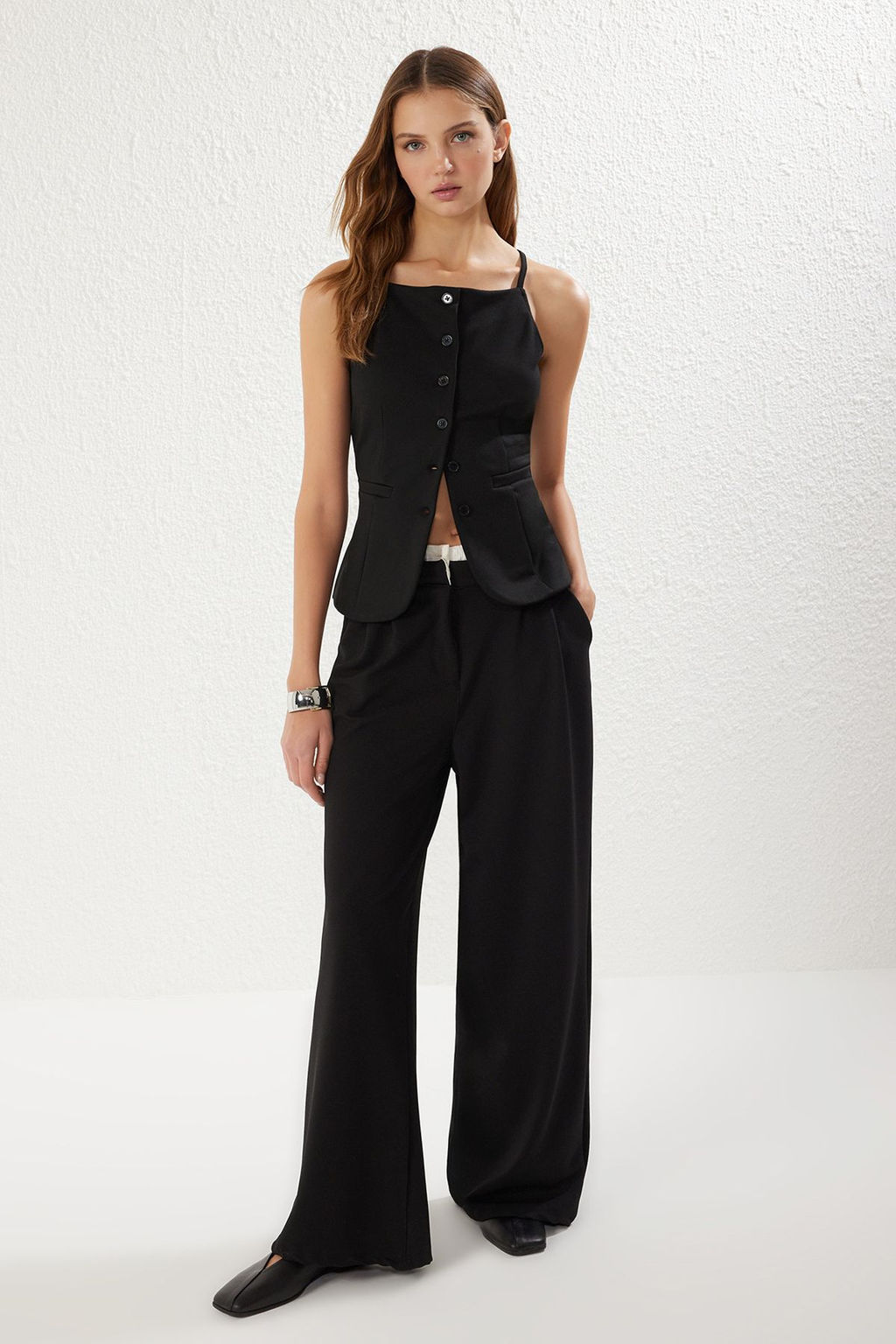 TRENDYOLMILLA Siyah Ask?l? Dugmeli Fleto Cepli Regular Orme Yelek TWOSS25YE00004  фото 3