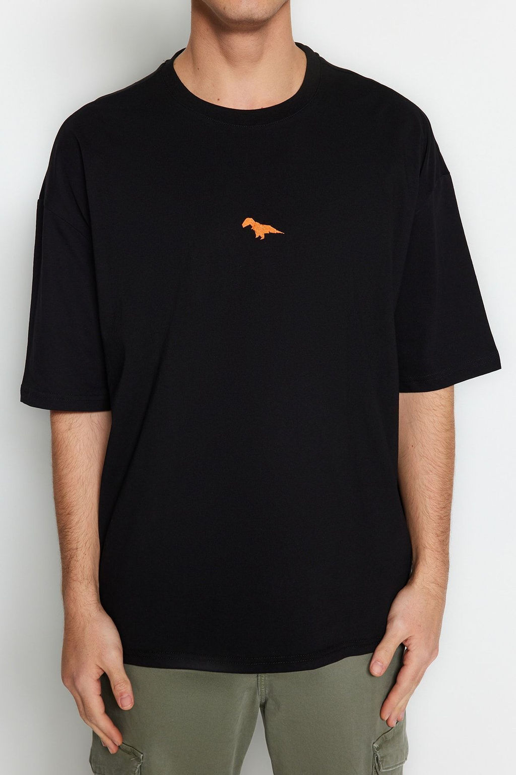 TRENDYOL MAN Buyuk Beden Siyah Oversize/Genis Kesim %100 Pamuklu Dinozor Nak?sl? T-Shirt TMNSS24BF00013 - Trendyolmilla фото 4